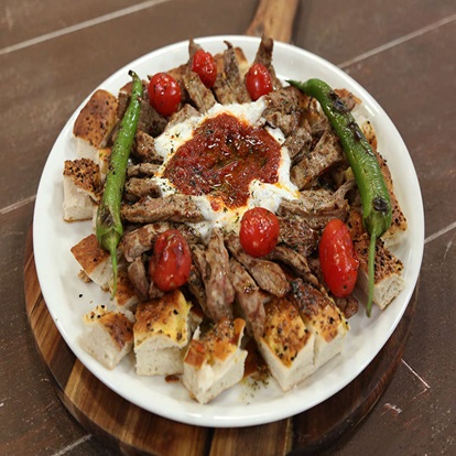 YOĞURTLU KEBAP
